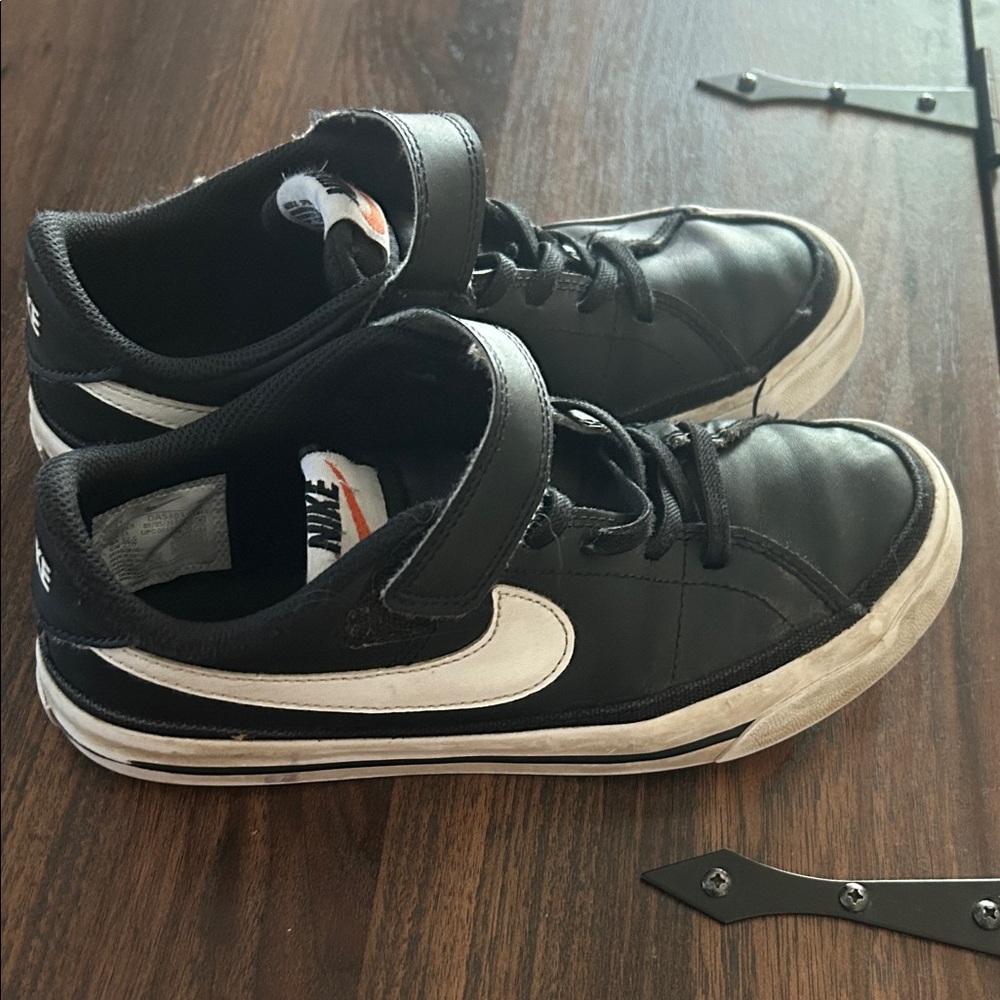 Nike Kids Black and White Low-Top Sneaker with Hook-and-Loop Strap